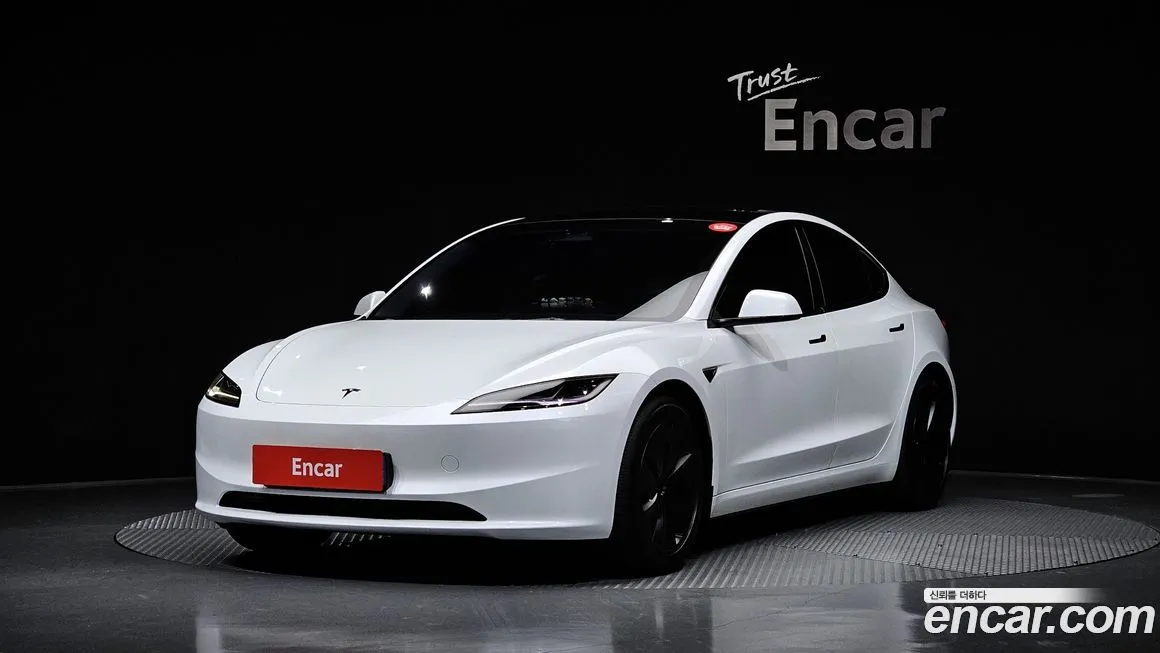 Tesla Model 3 — фото 1
