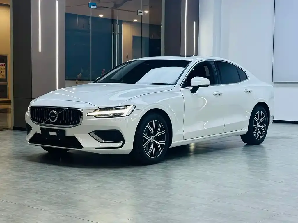 Volvo S60 2024 из CN, фото 1