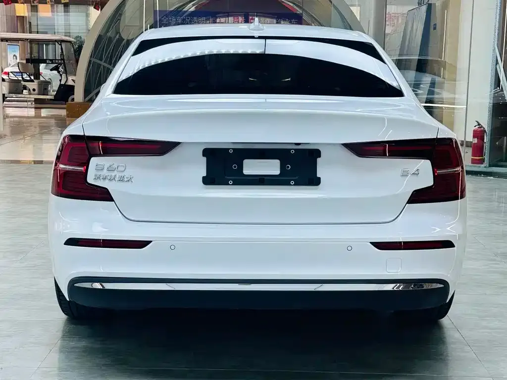 Volvo S60 2024 из CN, фото 10
