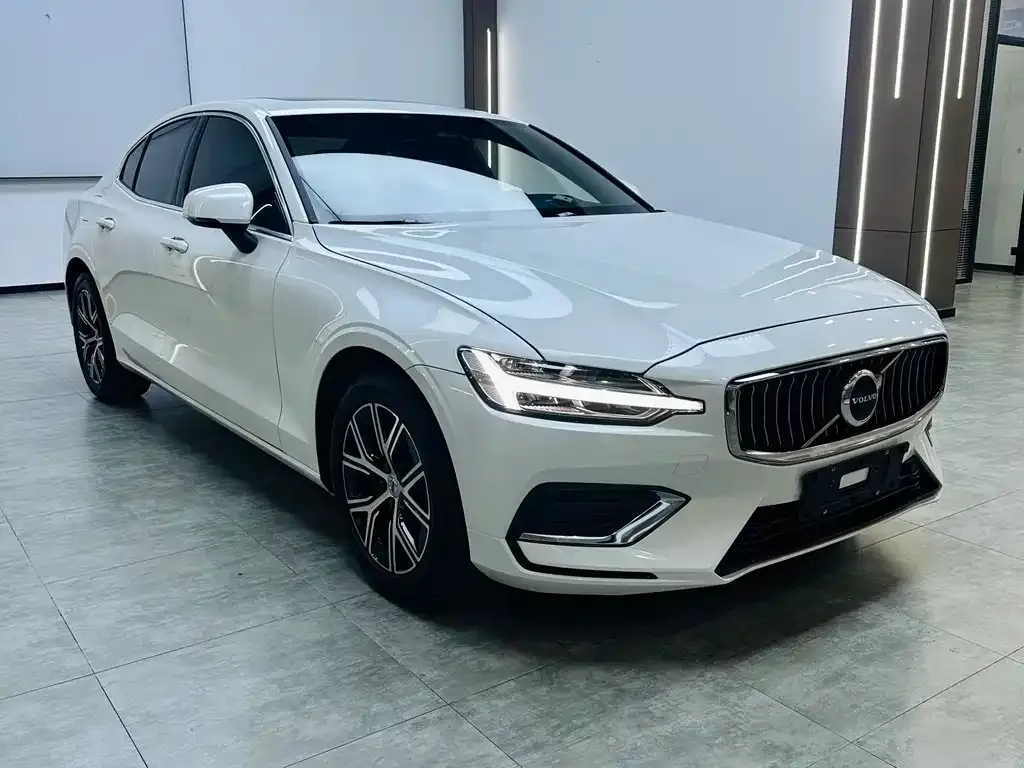 Volvo S60 2024 из CN, фото 3