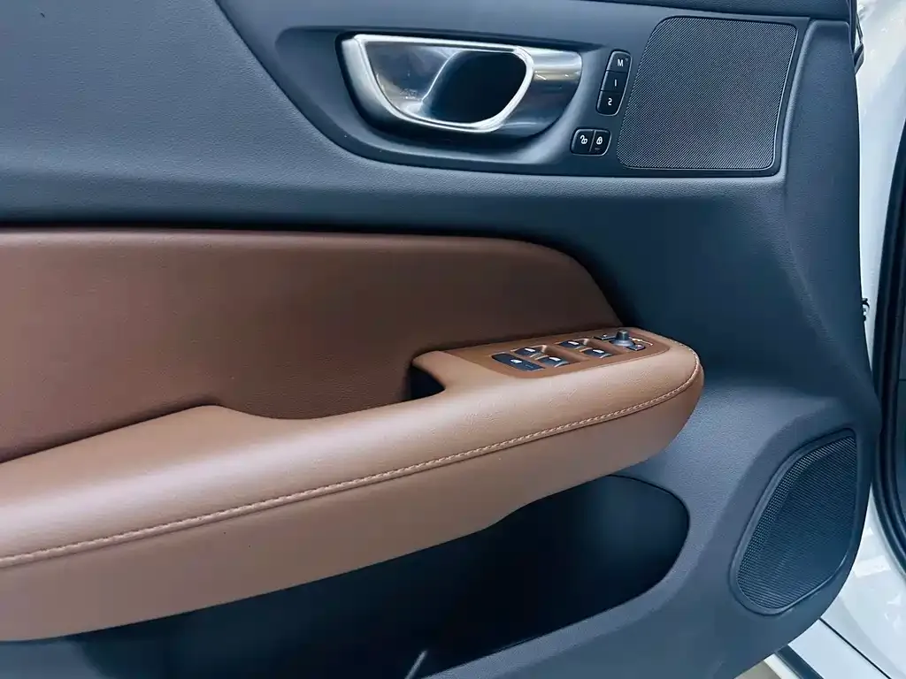 Volvo S60 2024 из CN, фото 4