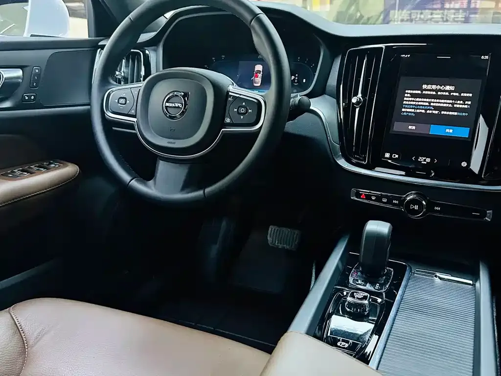 Volvo S60 2024 из CN, фото 8