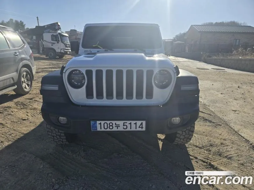 Jeep Wrangler — фото 1