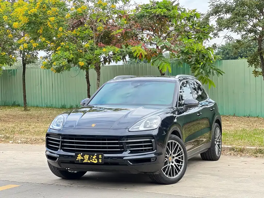 Porsche Cayenne — фото 1