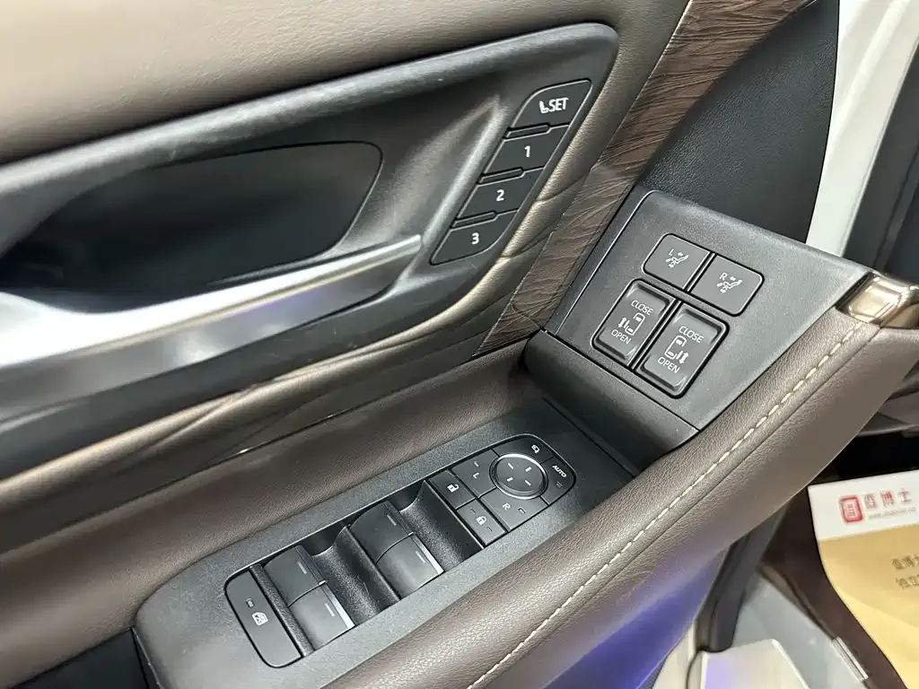 Toyota Alphard — фото 7