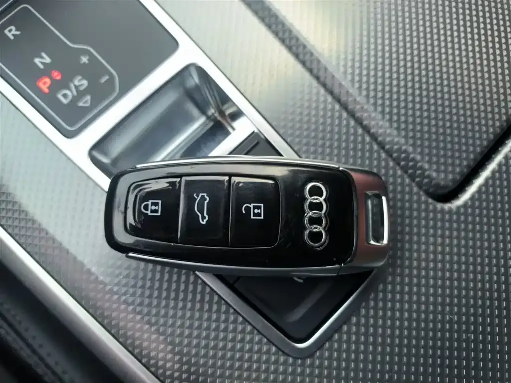 Audi A6L 2021 из CN, фото 9