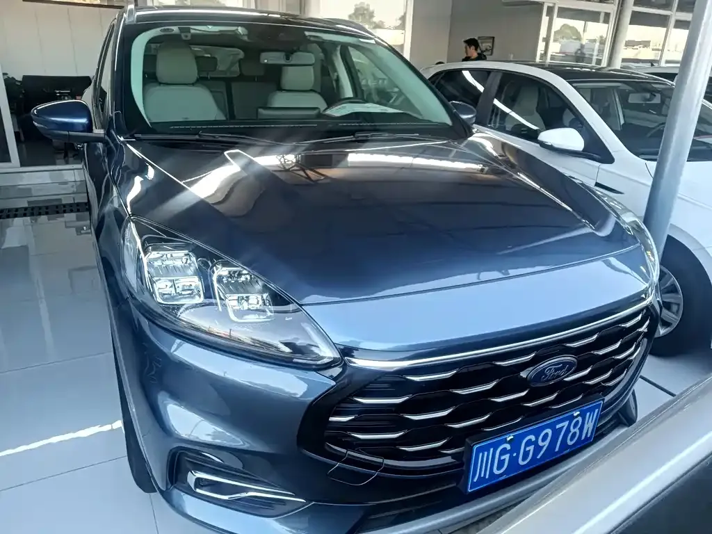 Ford Escape 2021 из CN, фото 1