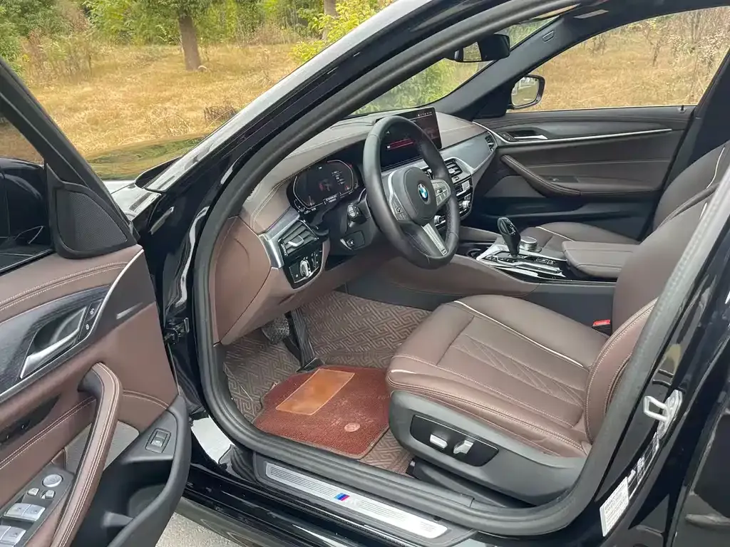 BMW 5 Series 2023 из CN, фото 4