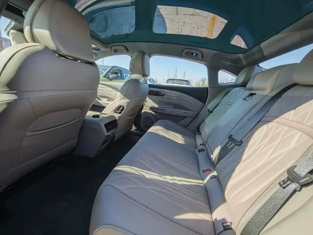 Geely Galaxy Xingyao 8 2025 из CN, фото 7