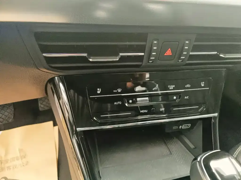 Volkswagen Passat 2022 из CN, фото 10