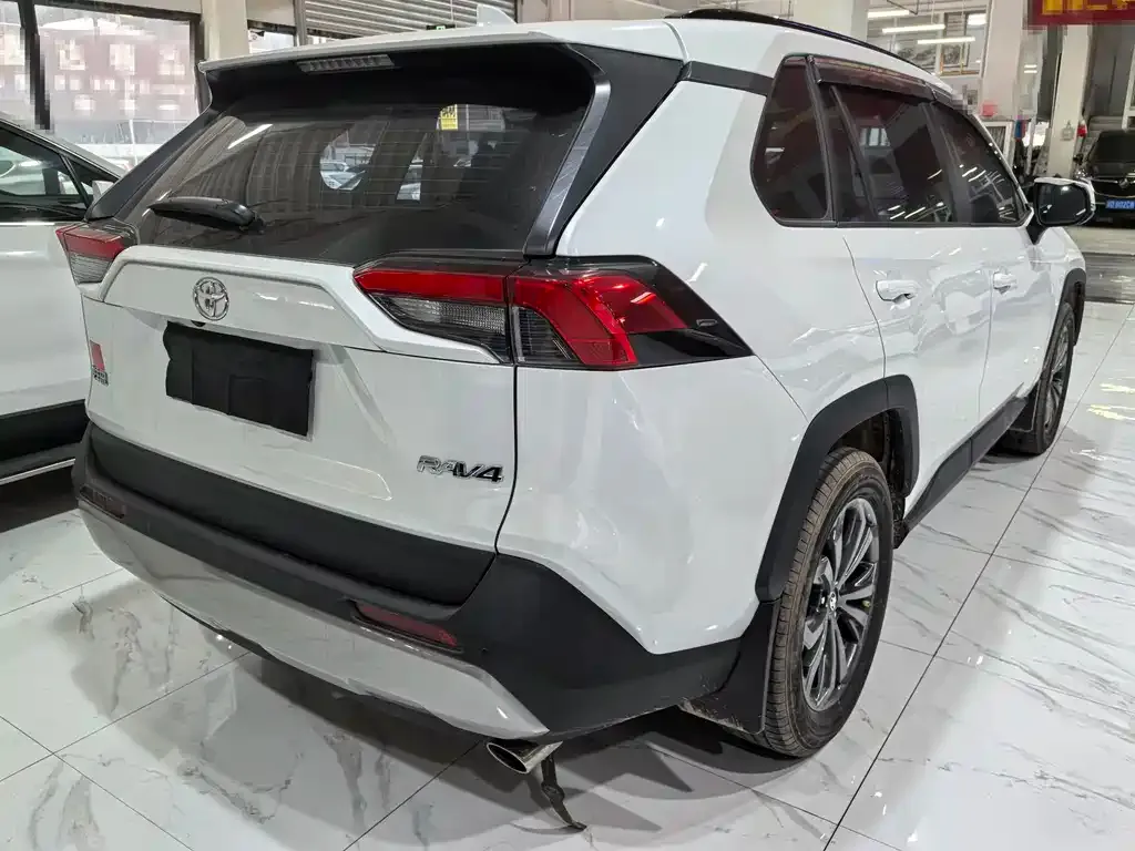 Toyota RAV4 2023 из CN, фото 5