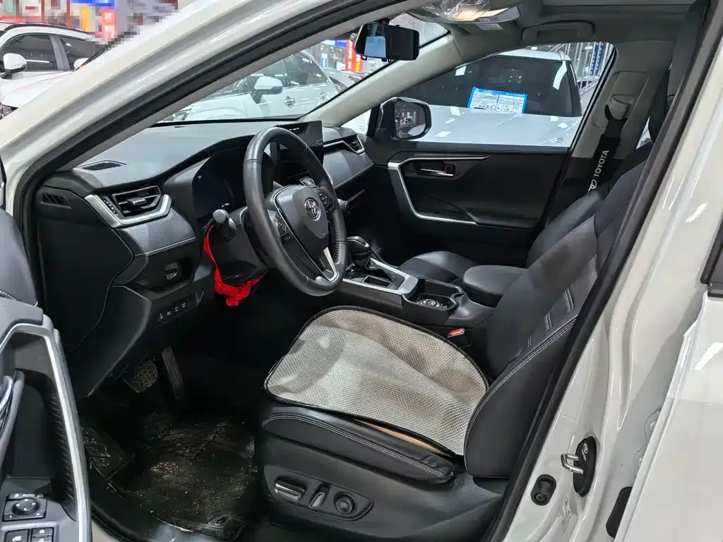 Toyota RAV4 2023 из CN, фото 6