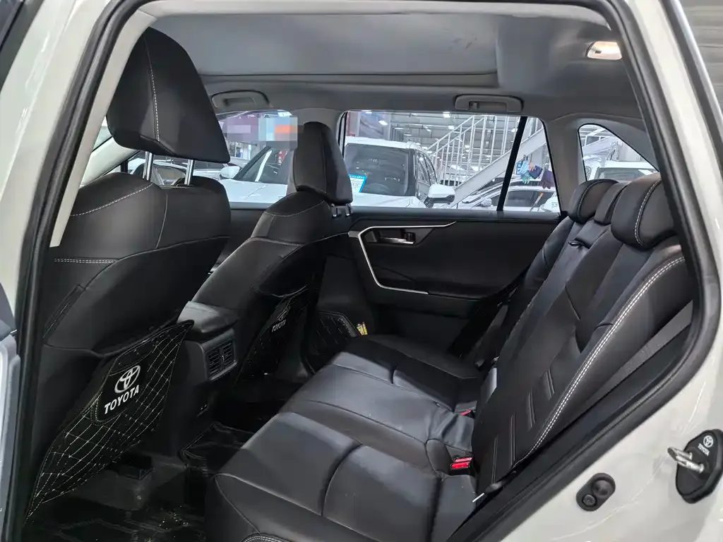 Toyota RAV4 2023 из CN, фото 7