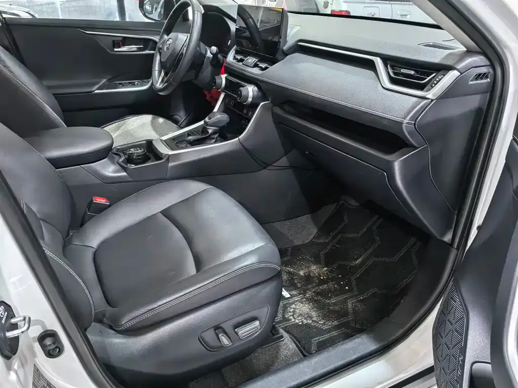 Toyota RAV4 2023 из CN, фото 8