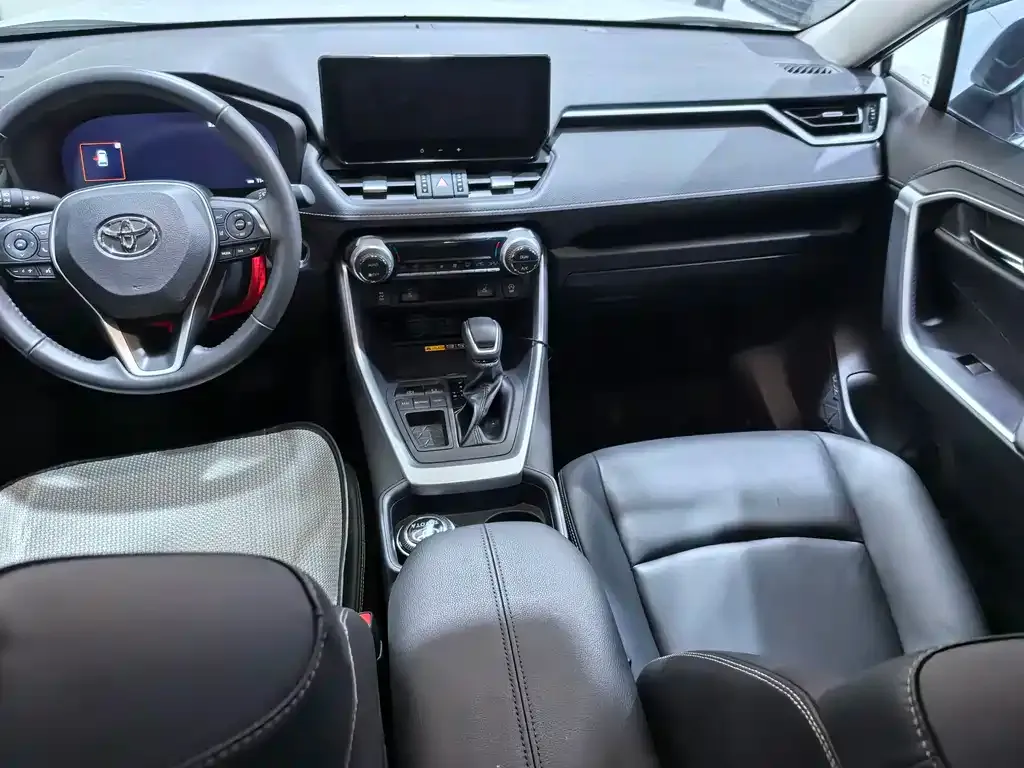 Toyota RAV4 2023 из CN, фото 9