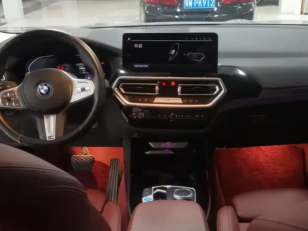 BMW iX3 — фото 10