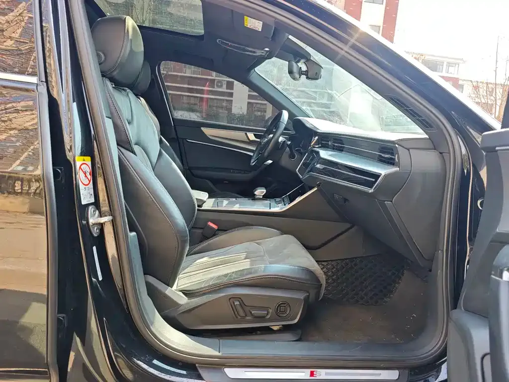 Audi A6L 2022 из CN, фото 10