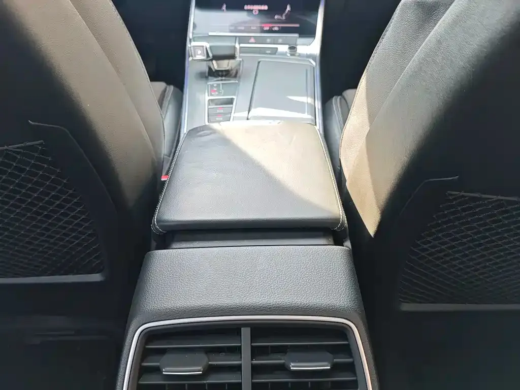 Audi A6L 2022 из CN, фото 7