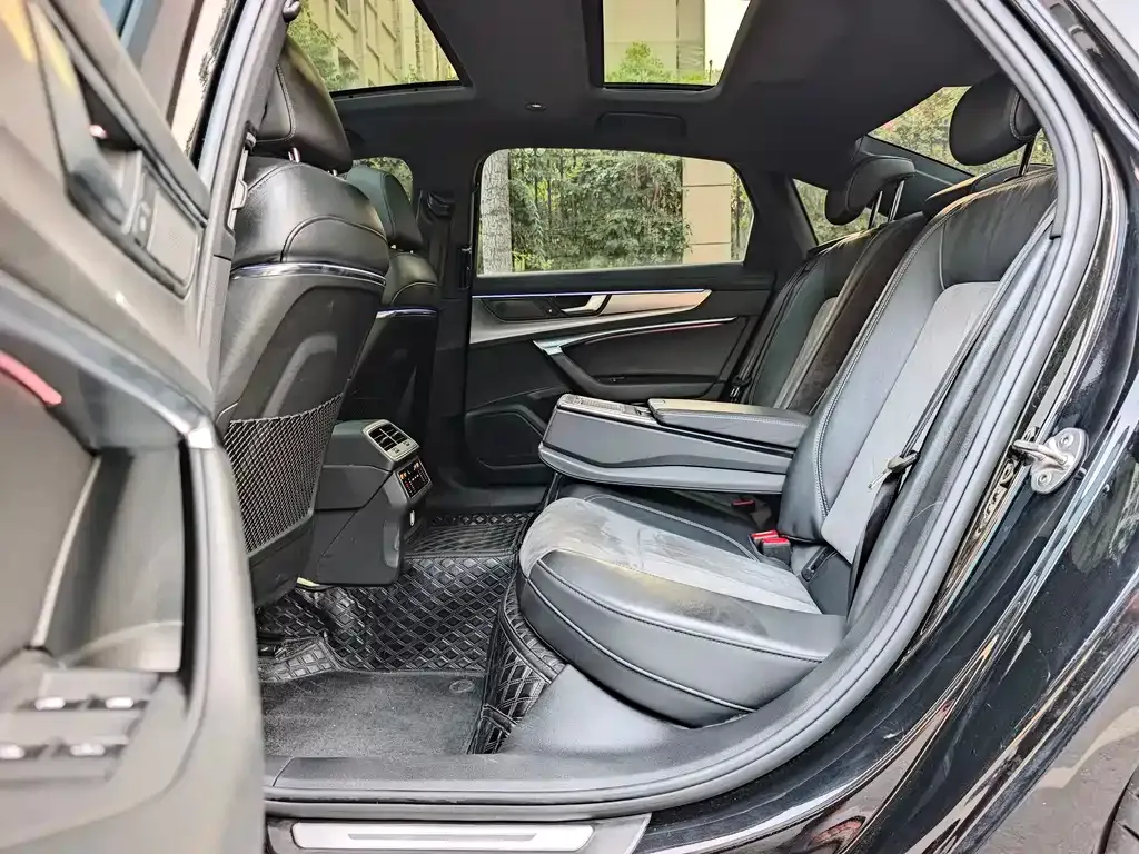 Audi A6L 2022 из CN, фото 9