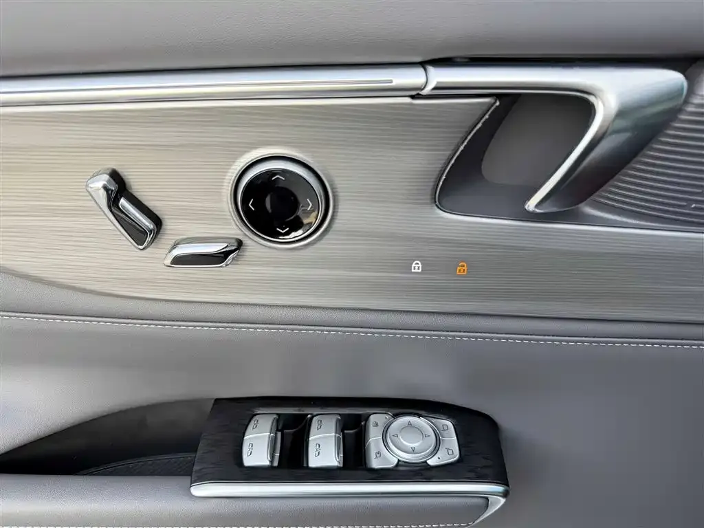 Buick GL8 2024 из CN, фото 9