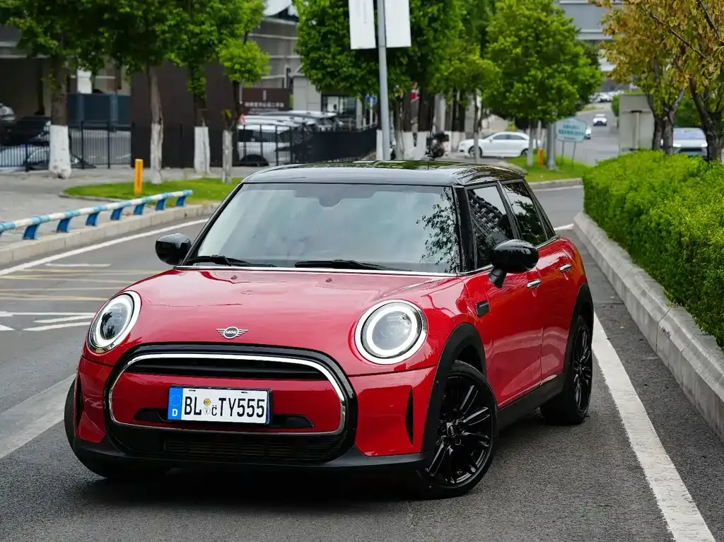 MINI Cooper (3-door)