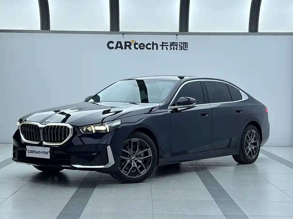 BMW 5 Series 2024 из CN, фото 1