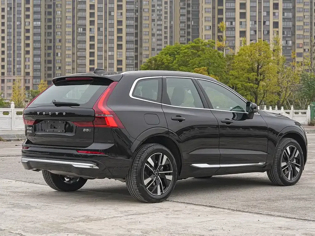 Volvo XC60 — фото 6