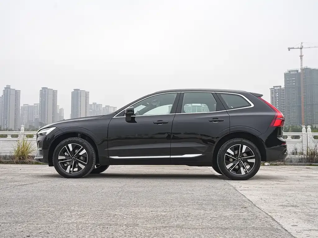 Volvo XC60 — фото 8