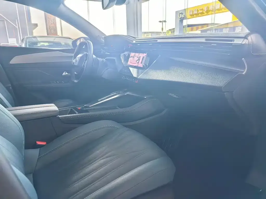 Peugeot 408X 2023 из CN, фото 9