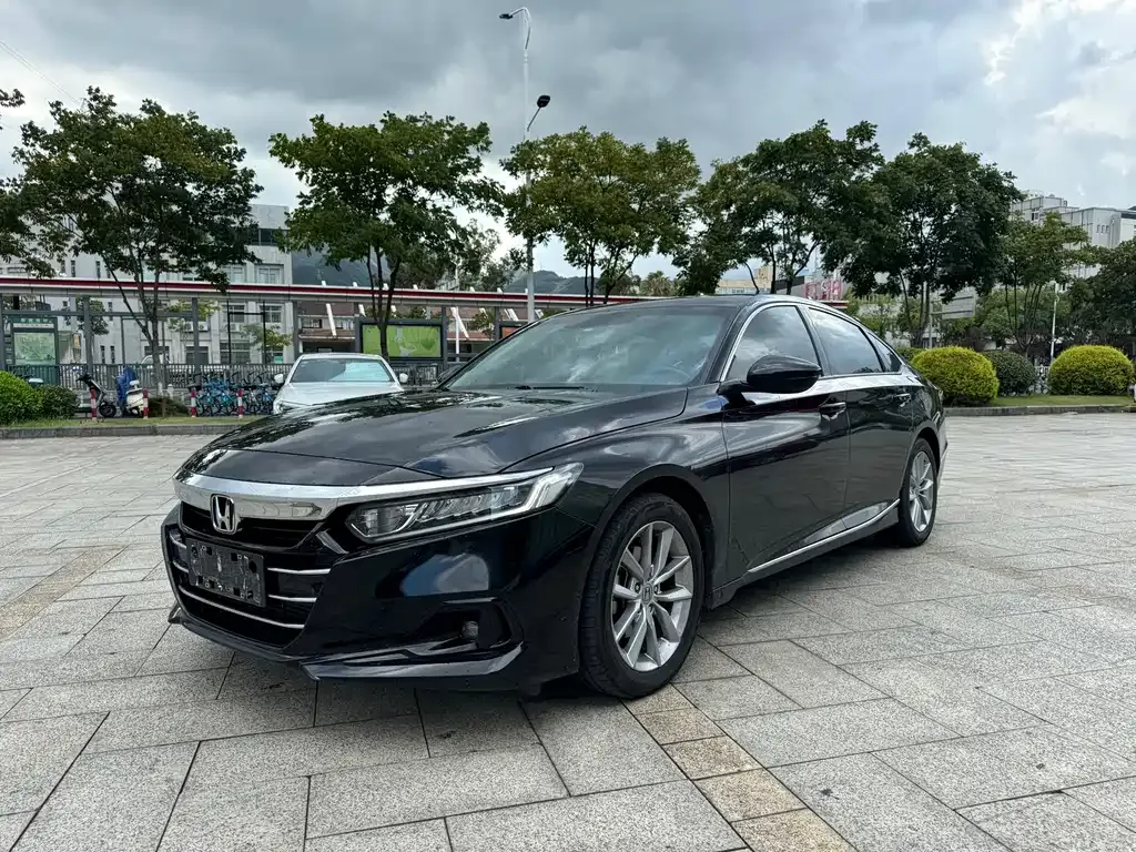 Honda Accord — фото 1