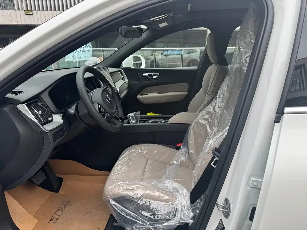 Volvo XC60 2025 из CN, фото 4