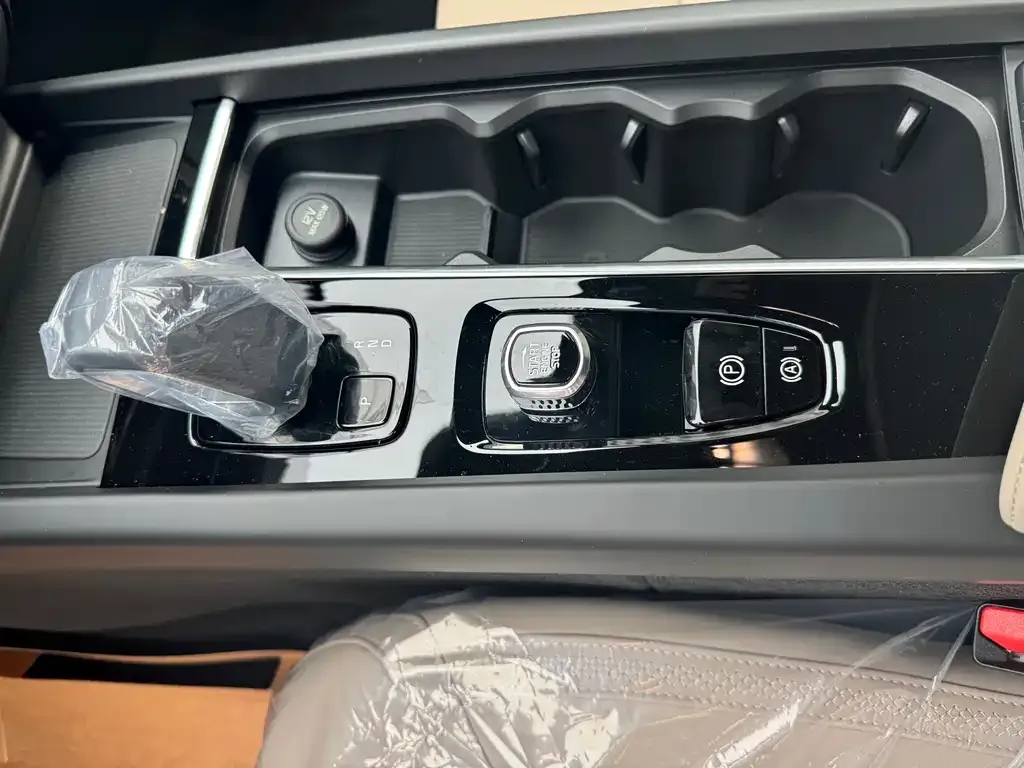 Volvo XC60 2025 из CN, фото 8