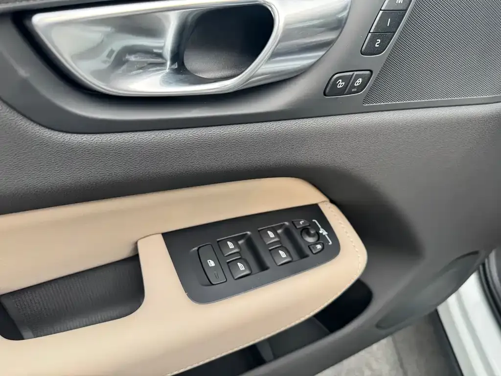 Volvo XC60 2025 из CN, фото 9
