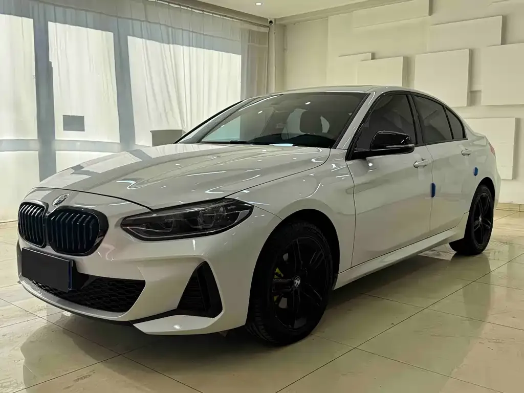 BMW 1 Series 2021 из CN, фото 1