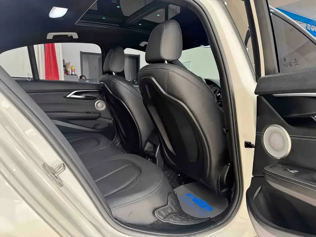 BMW 1 Series 2021 из CN, фото 9