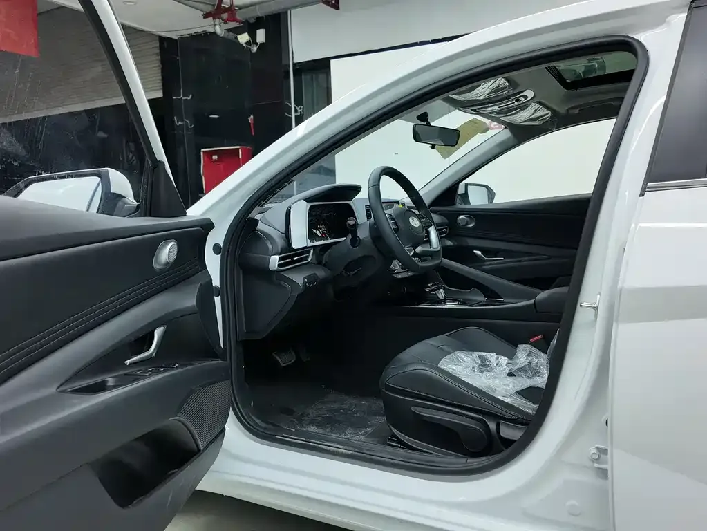 Hyundai Elantra 2025 из CN, фото 4