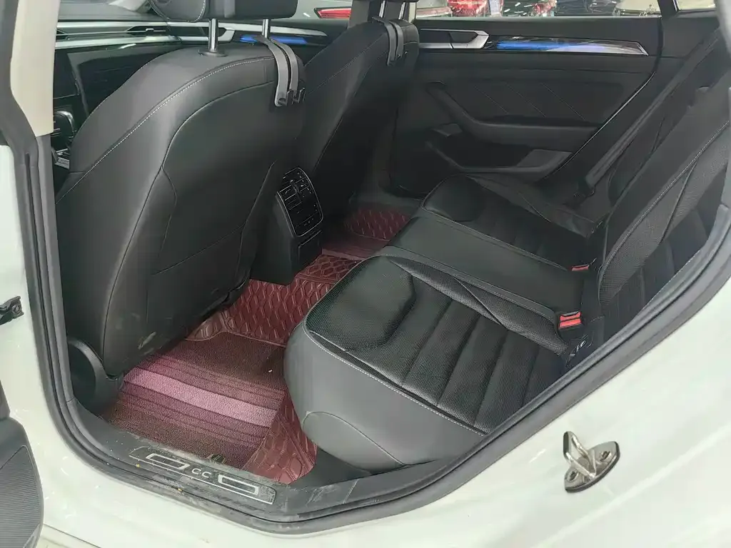 Volkswagen CC 2024 из CN, фото 10