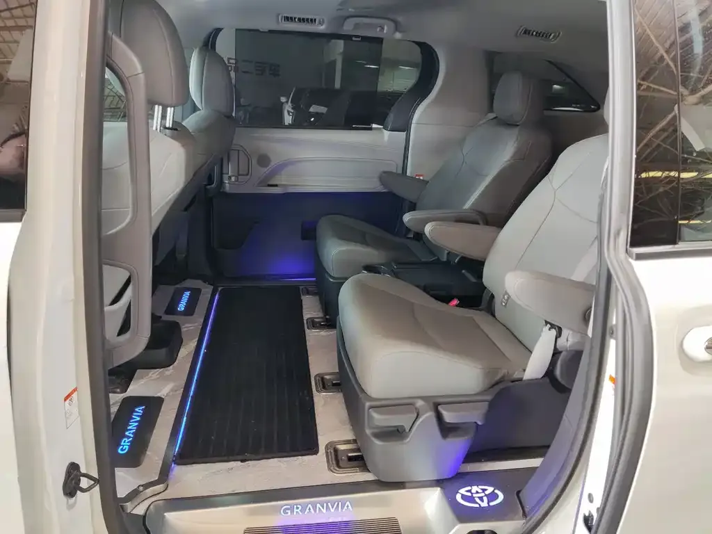 Toyota Granvia 2024 из CN, фото 6
