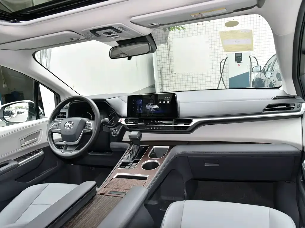 Toyota Granvia 2024 из CN, фото 8