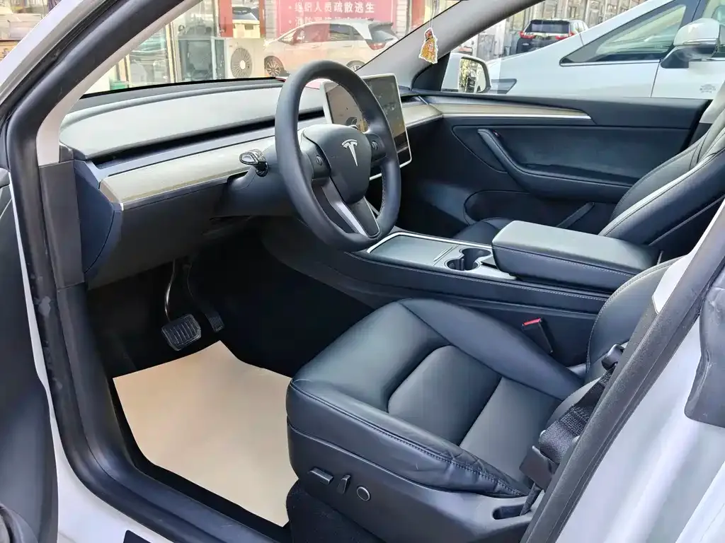 Tesla Model Y — фото 4