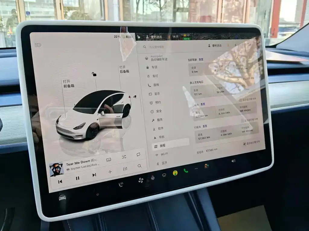 Tesla Model Y — фото 8