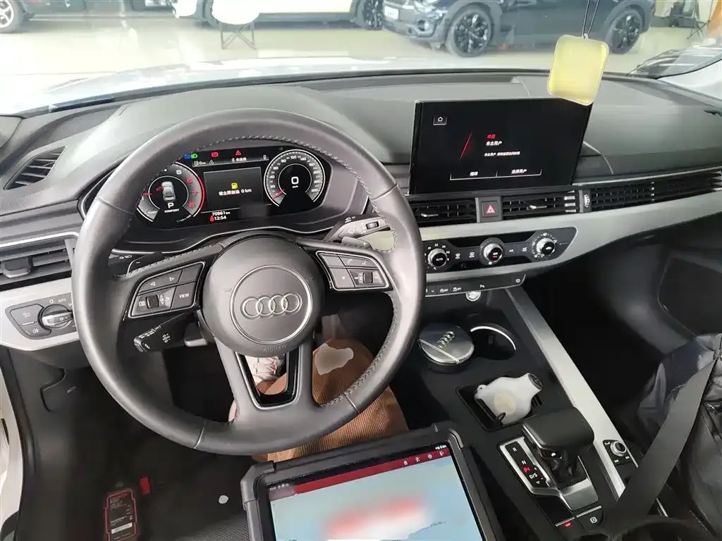 Audi A4L 2022 из CN, фото 10