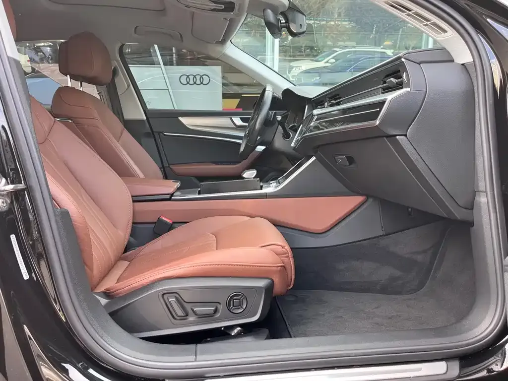 Audi A6L 2022 из CN, фото 9