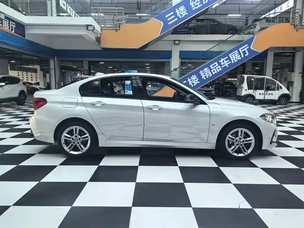 BMW 1 Series 2022 из CN, фото 4