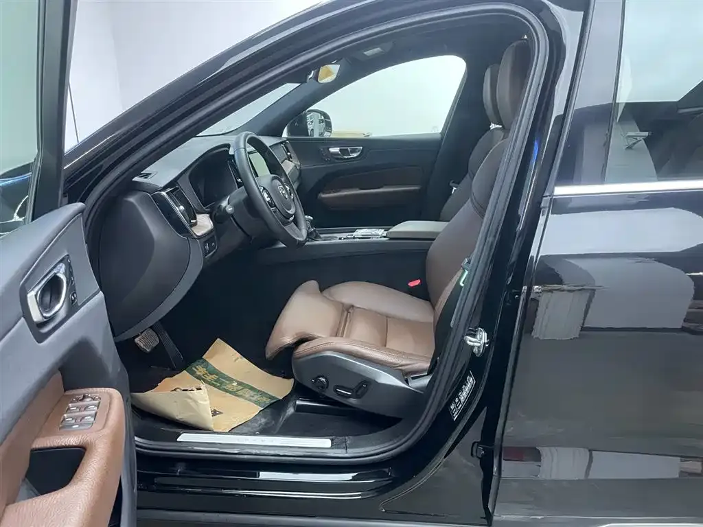 Volvo XC60 2021 из CN, фото 7