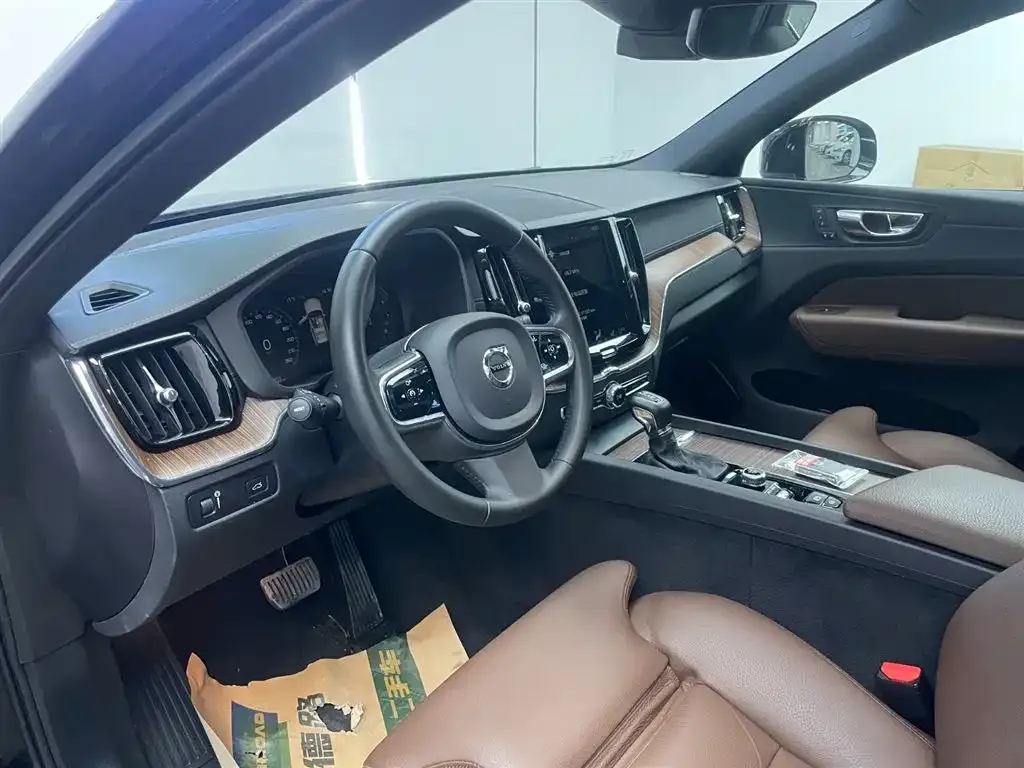 Volvo XC60 2021 из CN, фото 8