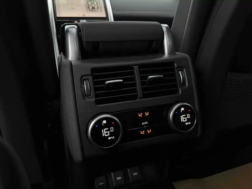 Land Rover Discovery 2023 из CN, фото 10