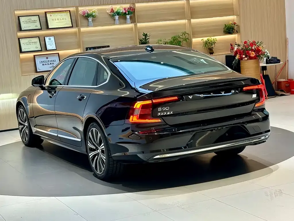 Volvo S90 PHEV — фото 4