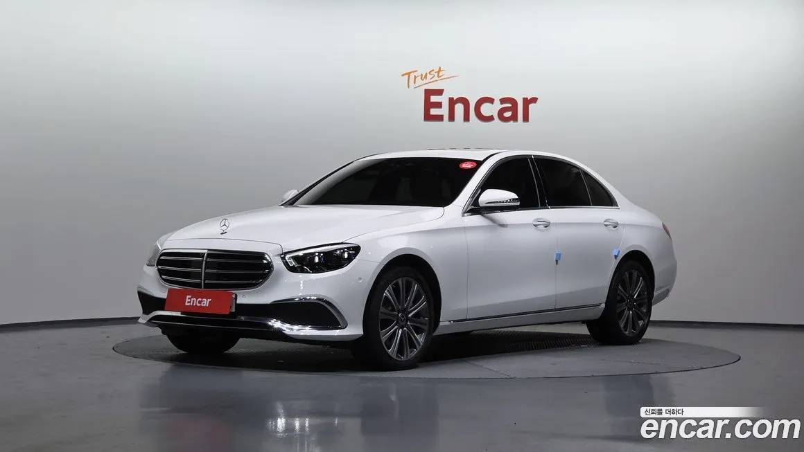 Mercedes-Benz E-Class — фото 1