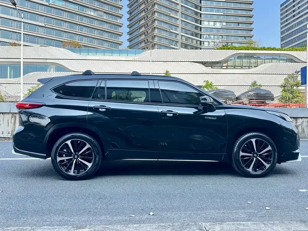 Toyota Crown Kluger 2022 из CN, фото 7